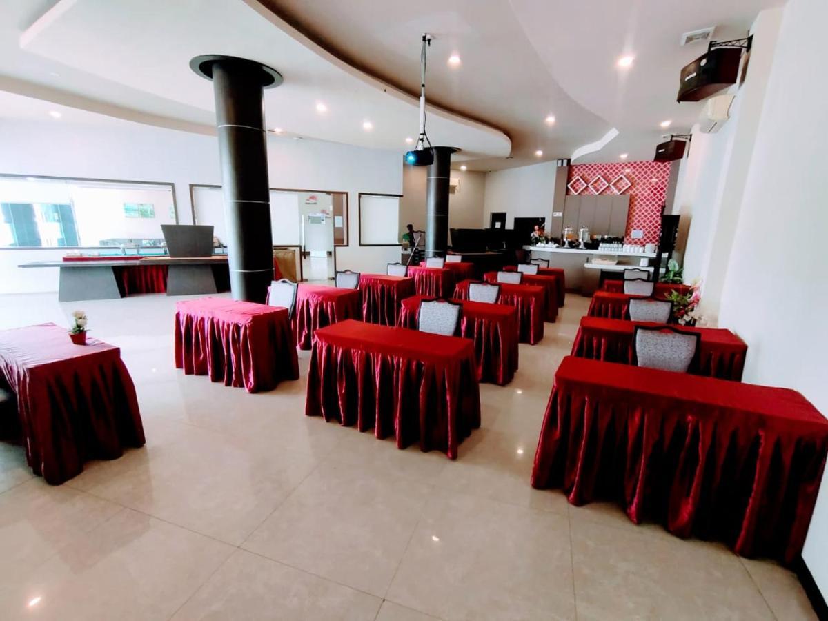 Os Hotel Tanjung Uncang Sagulung Exterior foto
