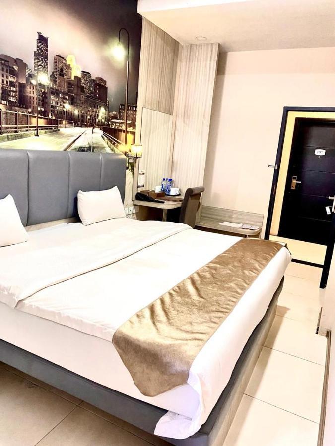Os Hotel Tanjung Uncang Sagulung Exterior foto